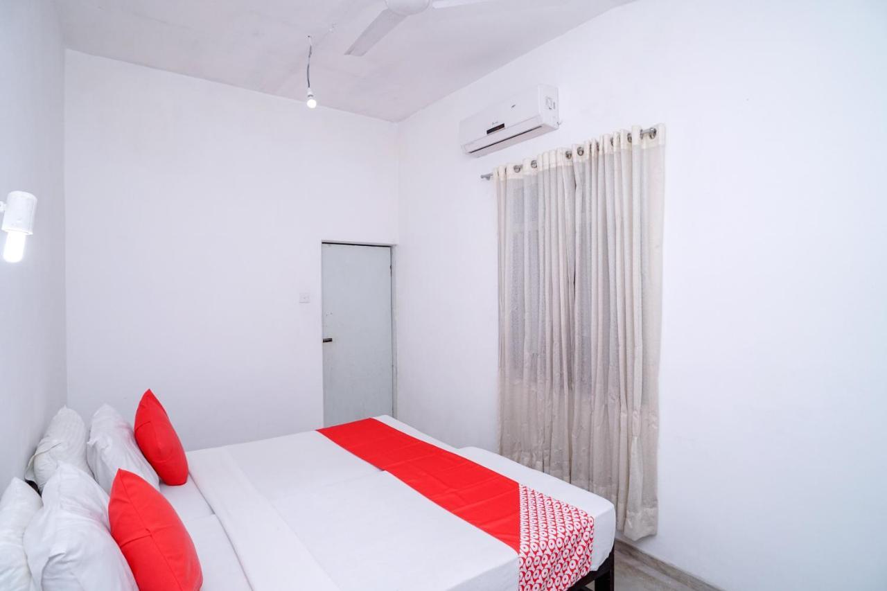 Oyo 384 Dilena Beach Resort 우나와투나 객실 사진